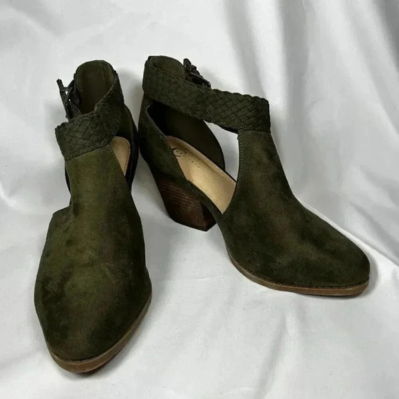 C. Est 1946 Olivine Size 8 Boots Suede Ankle Green Strap - Picture 2 of 10